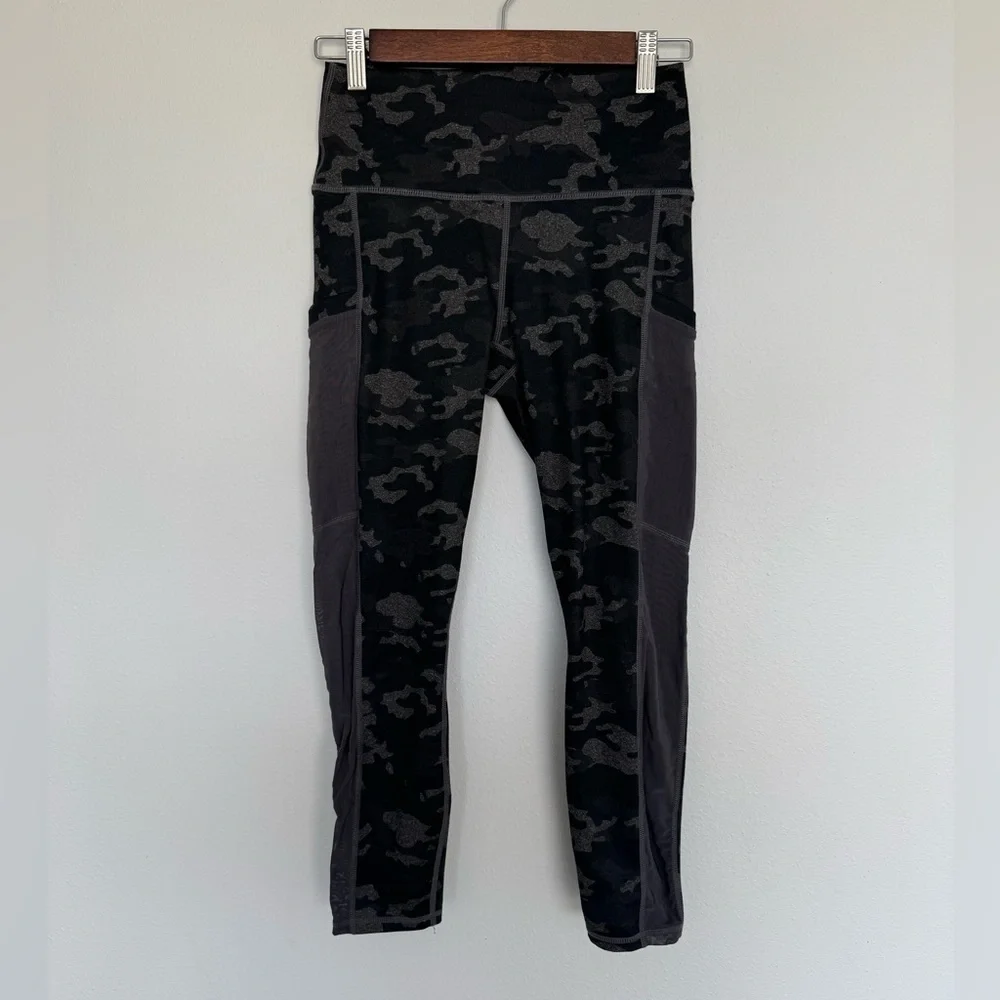 Fabletics Black Camouflage Leggings With Mesh Detail + Pockets: Size XS